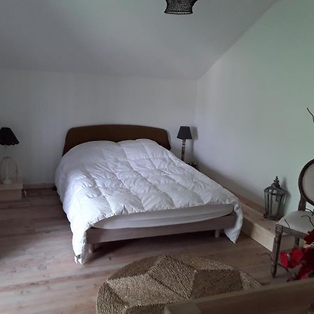 Appartement Le petit nid à Saint-Bonnet-pres-Orcival Extérieur photo