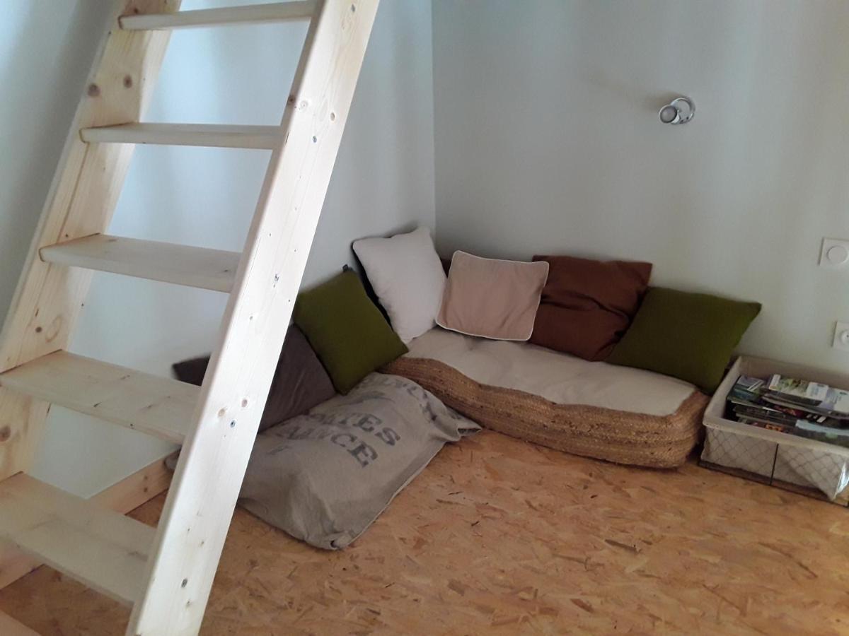 Appartement Le petit nid à Saint-Bonnet-pres-Orcival Extérieur photo