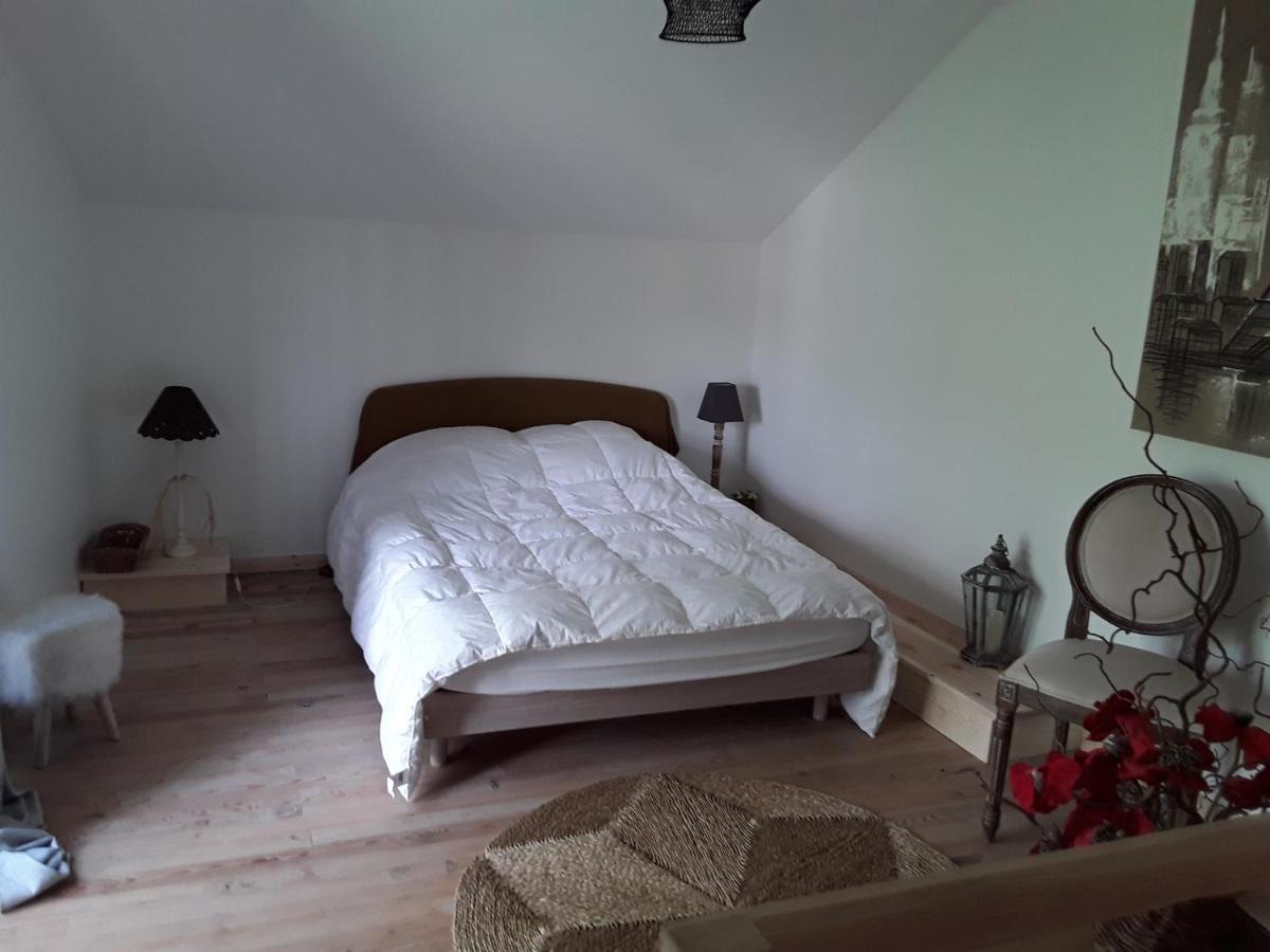 Appartement Le petit nid à Saint-Bonnet-pres-Orcival Extérieur photo
