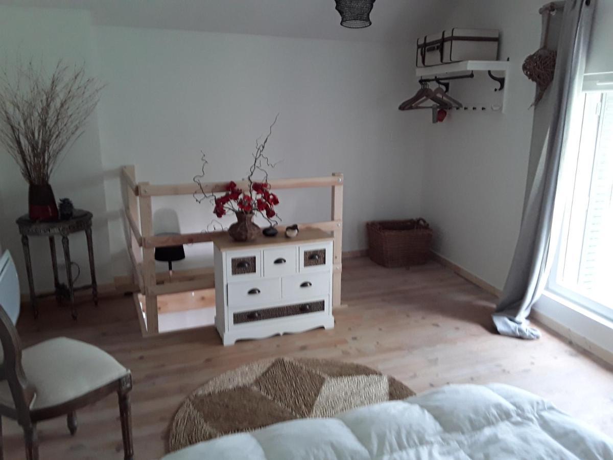 Appartement Le petit nid à Saint-Bonnet-pres-Orcival Extérieur photo