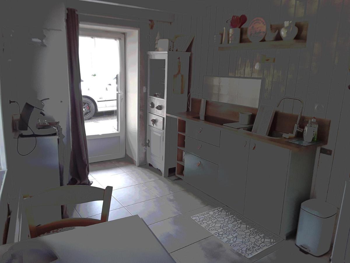 Appartement Le petit nid à Saint-Bonnet-pres-Orcival Extérieur photo